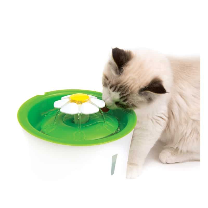 gato bebiendo de Fuente FLOWER Fountain CATIT
